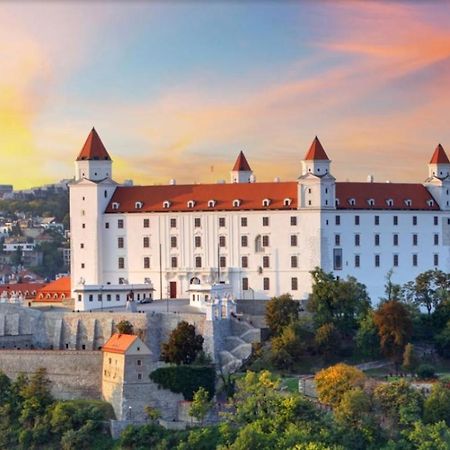 Apartman Matty V Tichom Dvore Priamo V Centre Братислава Экстерьер фото