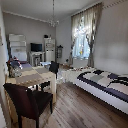 Apartman Matty V Tichom Dvore Priamo V Centre Братислава Экстерьер фото
