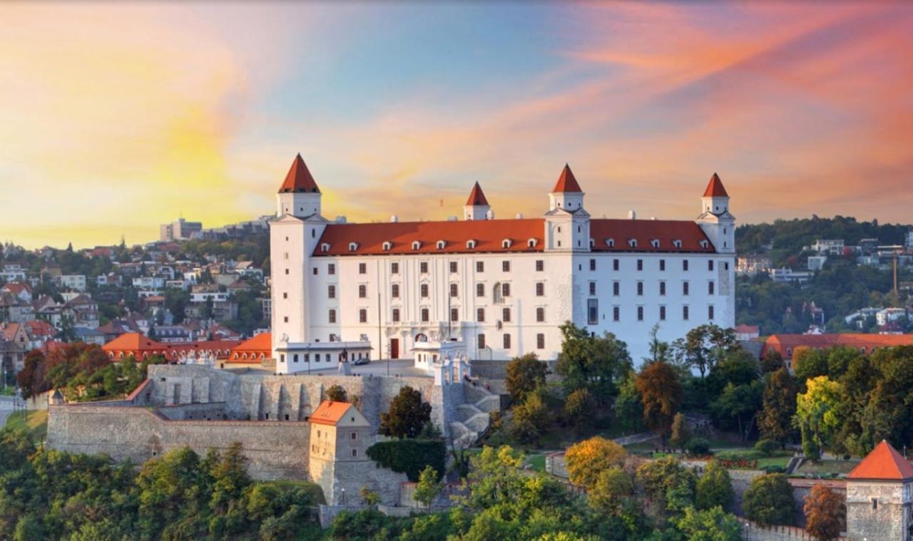 Apartman Matty V Tichom Dvore Priamo V Centre Братислава Экстерьер фото