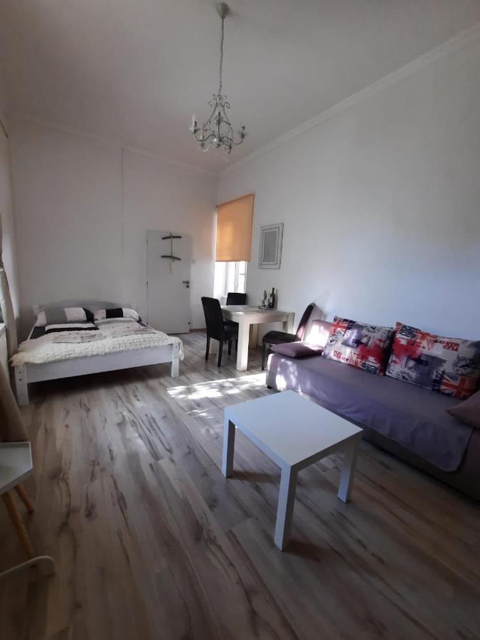 Apartman Matty V Tichom Dvore Priamo V Centre Братислава Экстерьер фото