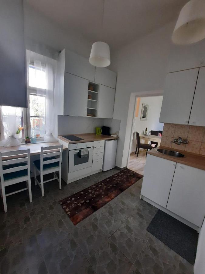 Apartman Matty V Tichom Dvore Priamo V Centre Братислава Экстерьер фото
